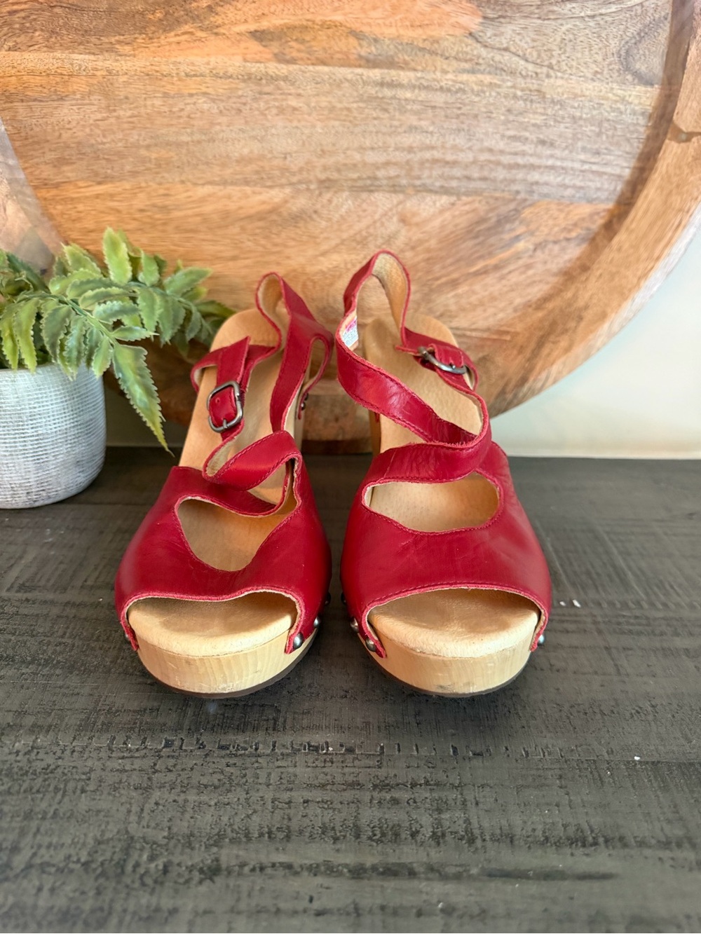 UGG Nadia Red Leather Clog Wooden Platform Heel Sandals Woman’s Size 9/40
